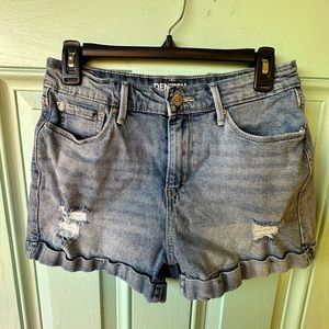 Levi’s Mom Jean Shorts